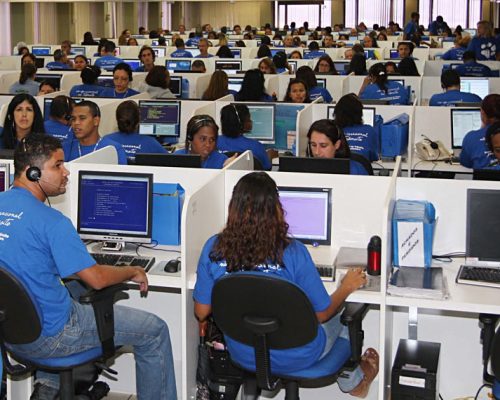 Segmento de telemarketing oferece mais de 700 vagas de emprego no CATe